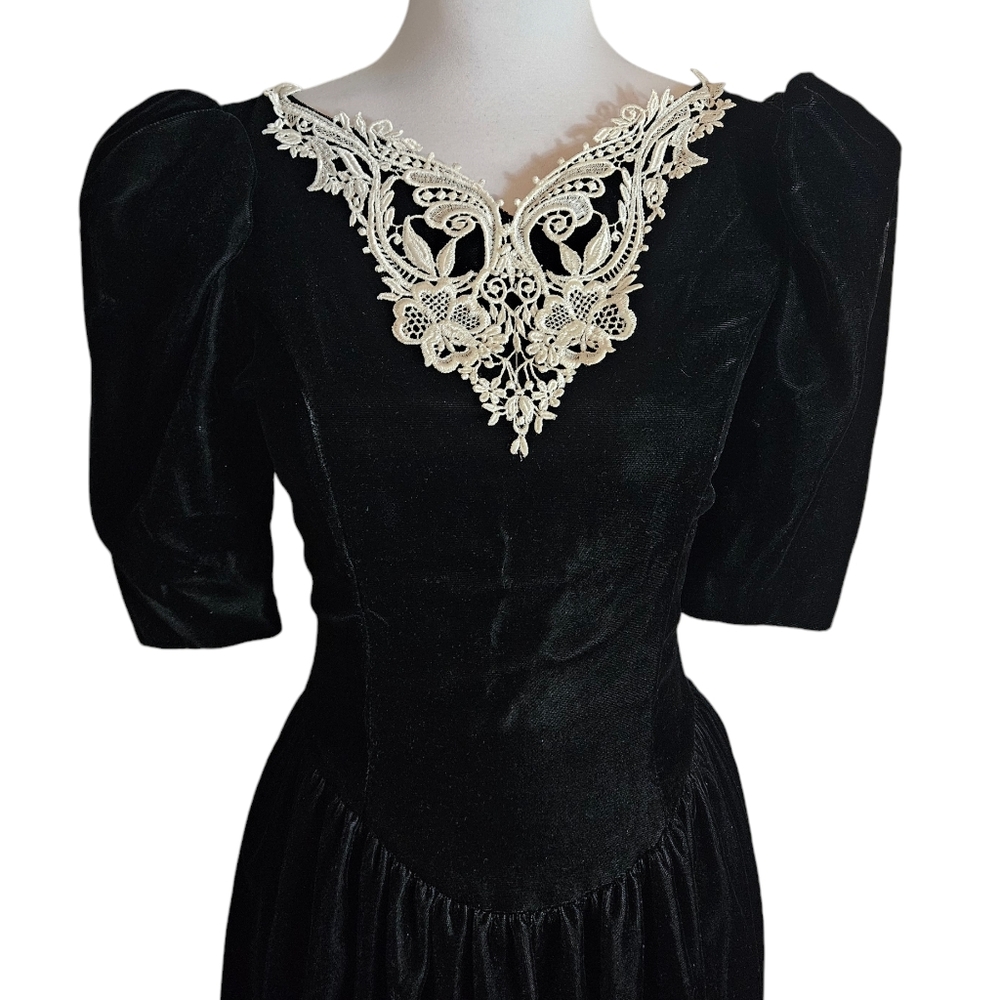 Vintage 80s Gunne Sax By Jessica McClinton Lace Collar Black Velvet Dress Sz 4 ? - Picture 2 of 16